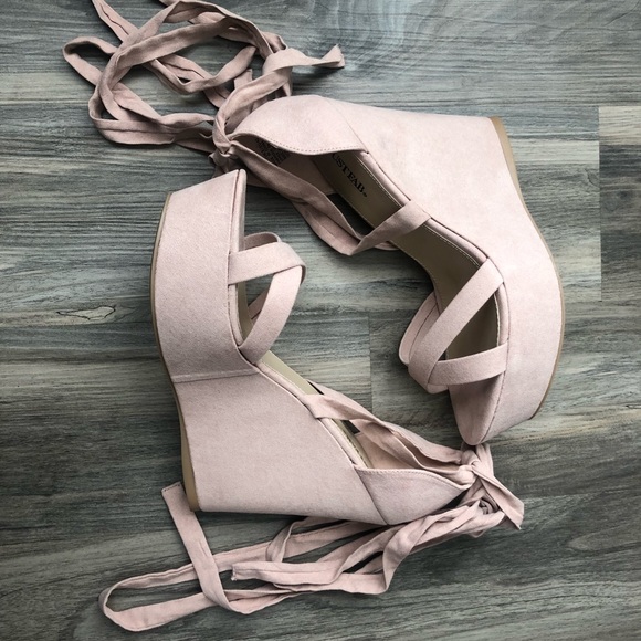 Dahlia by JustFab - Picture 1 of 3